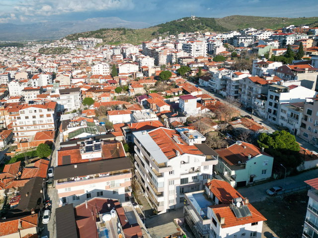 SALİMBEYDE MERKEZDE DOĞALGAZLI, DENİZ MANZARALI, EŞYALI, OTOPARKLI, ASANSÖRLÜ 2+1 ARAKAT DAİRE
