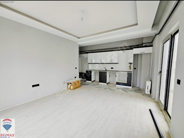 KÖRFEZDE ULAŞIMA CEPHE KİRALIK EŞYASIZ 1+1  DAİRE