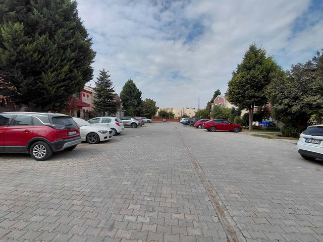 RE/MAX MOD'DAN ŞEKER MAH. SIRAEVLER'DE BAHÇELİ KİRALIK DUBLEKS