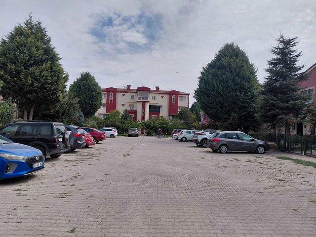 RE/MAX MOD'DAN ŞEKER MAH. SIRAEVLER'DE BAHÇELİ KİRALIK DUBLEKS