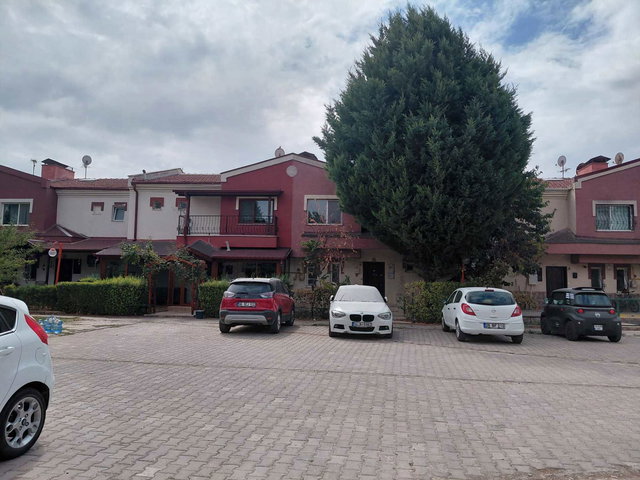 RE/MAX MOD'DAN ŞEKER MAH. SIRAEVLER'DE BAHÇELİ KİRALIK DUBLEKS