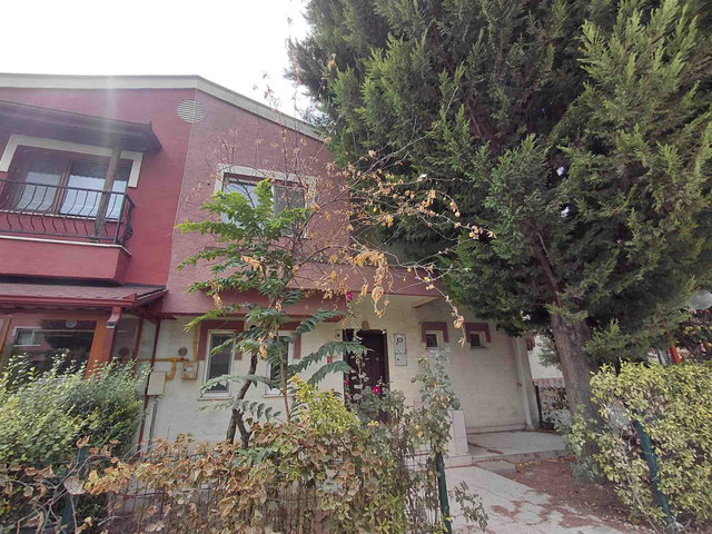 RE/MAX MOD'DAN ŞEKER MAH. SIRAEVLER'DE BAHÇELİ KİRALIK DUBLEKS