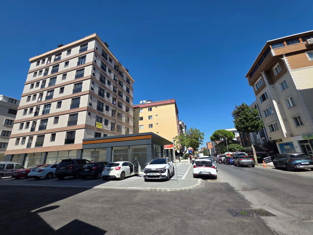 KARTAL KARLIKTEPE ANA CD ÜZERİ BALKONLU KİRALIK 2+1 SIFIR DAİRE