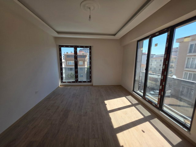 KARTAL KARLIKTEPE ANA CD ÜZERİ BALKONLU KİRALIK 2+1 SIFIR DAİRE