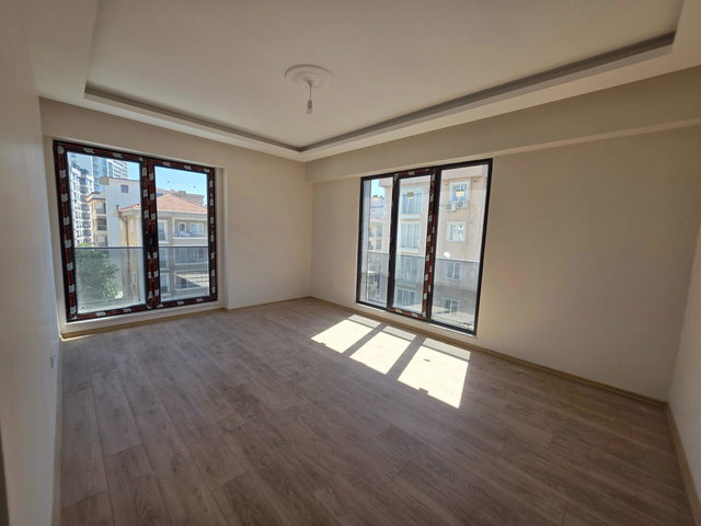 KARTAL KARLIKTEPE ANA CD ÜZERİ BALKONLU KİRALIK 2+1 SIFIR DAİRE