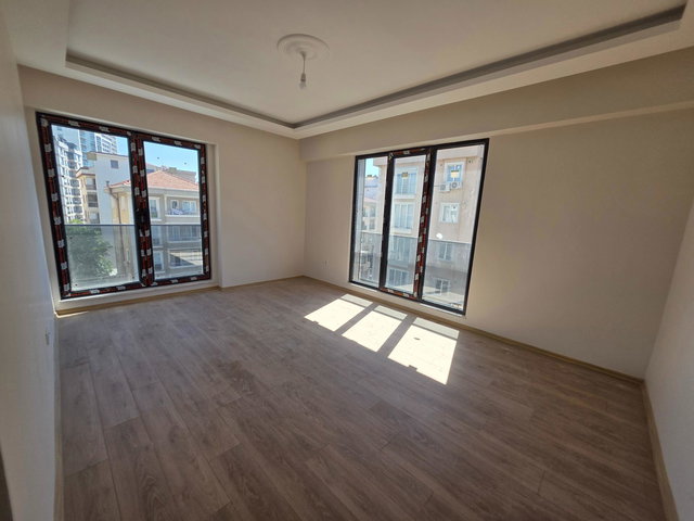 KARTAL KARLIKTEPE ANA CD ÜZERİ BALKONLU KİRALIK 2+1 SIFIR DAİRE