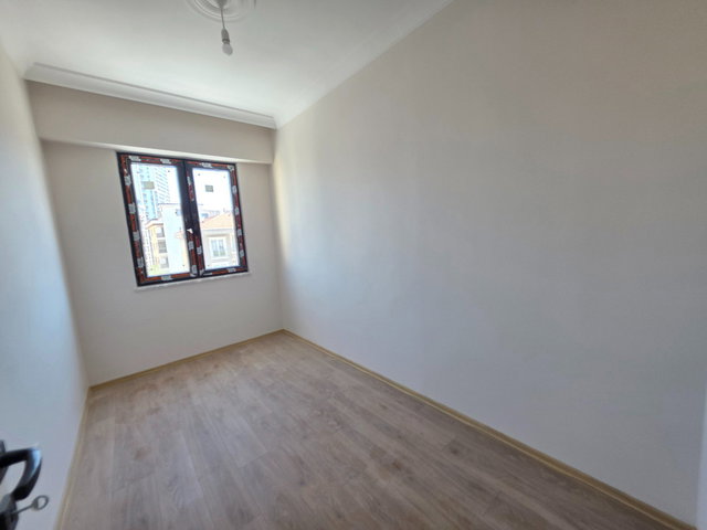 KARTAL KARLIKTEPE ANA CD ÜZERİ BALKONLU KİRALIK 2+1 SIFIR DAİRE