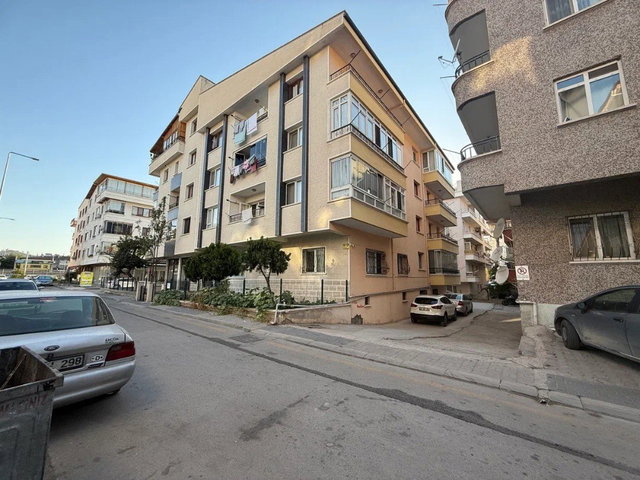 HIZLI TREN İSTASYONUNA YAKIN ARA KAT BAĞIMSIZ 3+1