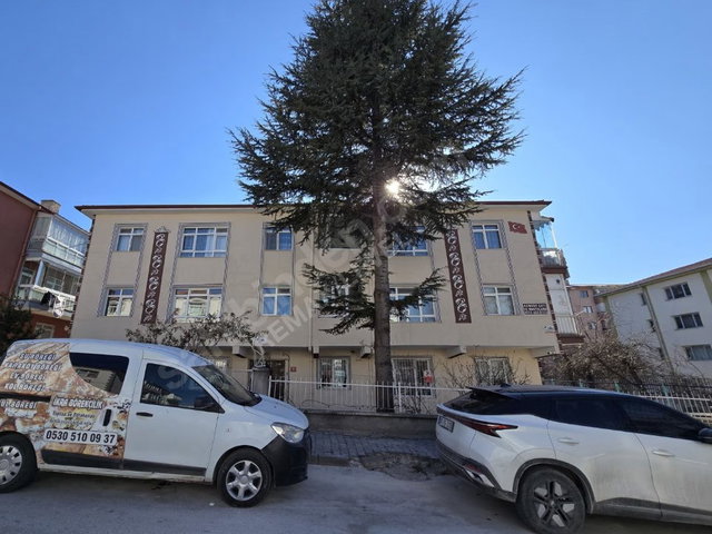 *MAMAK AŞIK VEYSEL'DE CADDEYE YAKIN ARA KATTA FERAH 3+1 KİRALIK*