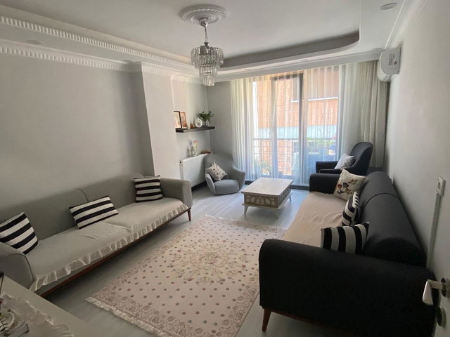 ESENYURT SAADETDERE MAH. GENÇ BİNADA SATILIK 2+1 DAİRE