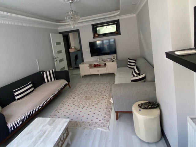ESENYURT SAADETDERE MAH. GENÇ BİNADA SATILIK 2+1 DAİRE