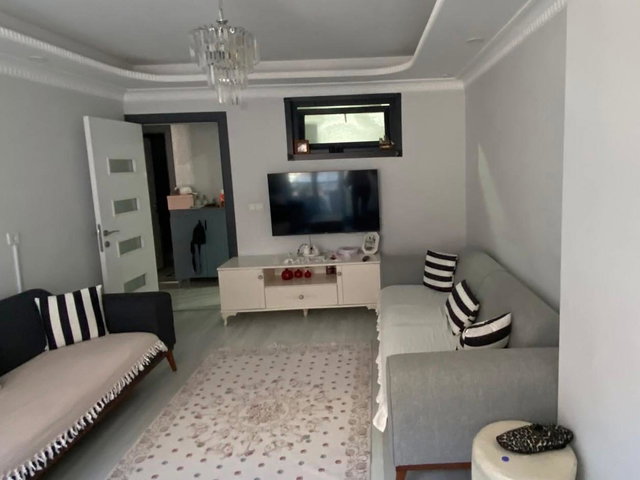 ESENYURT SAADETDERE MAH. GENÇ BİNADA SATILIK 2+1 DAİRE