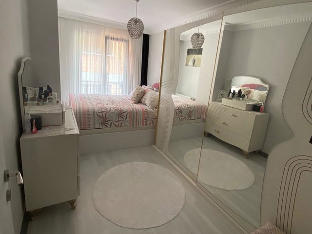 ESENYURT SAADETDERE MAH. GENÇ BİNADA SATILIK 2+1 DAİRE
