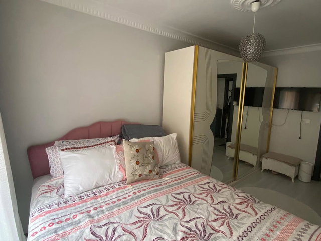 ESENYURT SAADETDERE MAH. GENÇ BİNADA SATILIK 2+1 DAİRE
