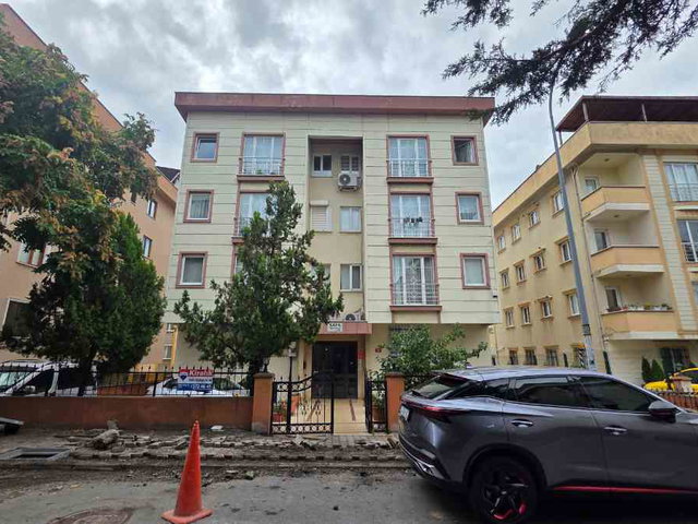 YEDITEPE ÜNIVERSITESI YAKINI, BOYASI YAPILMIŞ ,KAPALI MUTFAK 2+1