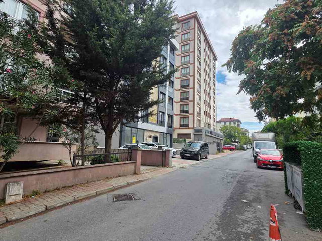 YEDITEPE ÜNIVERSITESI YAKINI, BOYASI YAPILMIŞ ,KAPALI MUTFAK 2+1