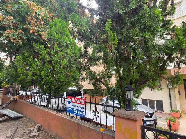 YEDITEPE ÜNIVERSITESI YAKINI, BOYASI YAPILMIŞ ,KAPALI MUTFAK 2+1