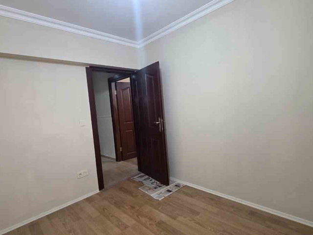 YEDITEPE ÜNIVERSITESI YAKINI, BOYASI YAPILMIŞ ,KAPALI MUTFAK 2+1