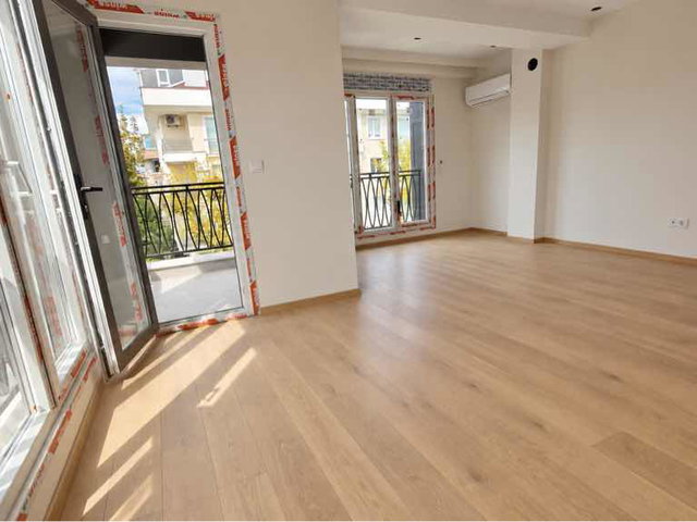 BAHÇELIEVLER SIFIR￼ARAKAT  3+1 METROBÜSE 3 DALİKA