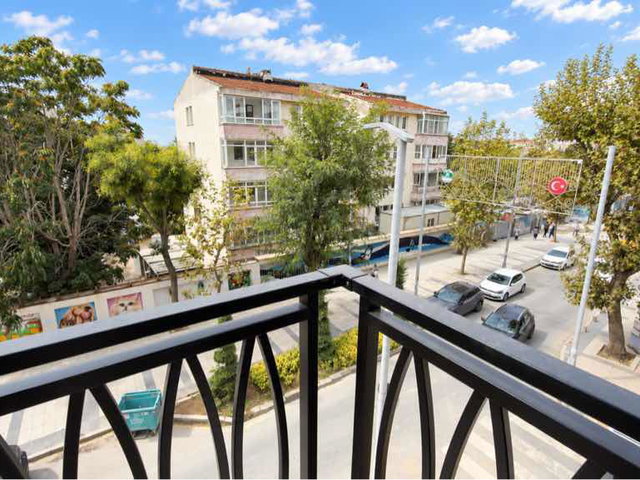 BAHÇELIEVLER SIFIR￼ARAKAT  3+1 METROBÜSE 3 DALİKA