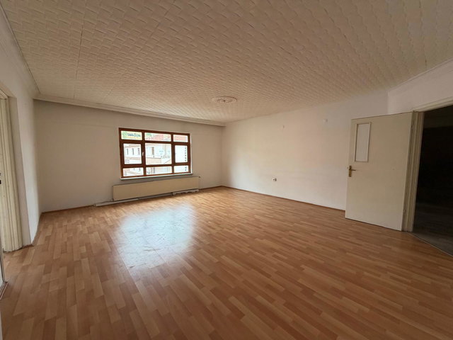 TÜRKÖZÜ'NDE CADDE YAKINI 4+1 DUBLEKS KİRALIK DAİRE