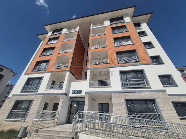 RE/MAX LACİVERT'TEN ILICA'DA KİRALIK 2+1 DAİRE