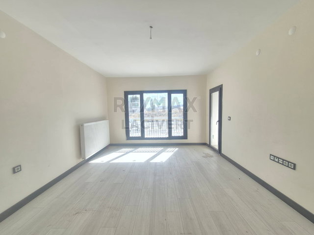 RE/MAX LACİVERT'TEN ILICA'DA KİRALIK 2+1 DAİRE