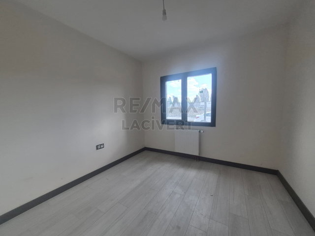 RE/MAX LACİVERT'TEN ILICA'DA KİRALIK 2+1 DAİRE