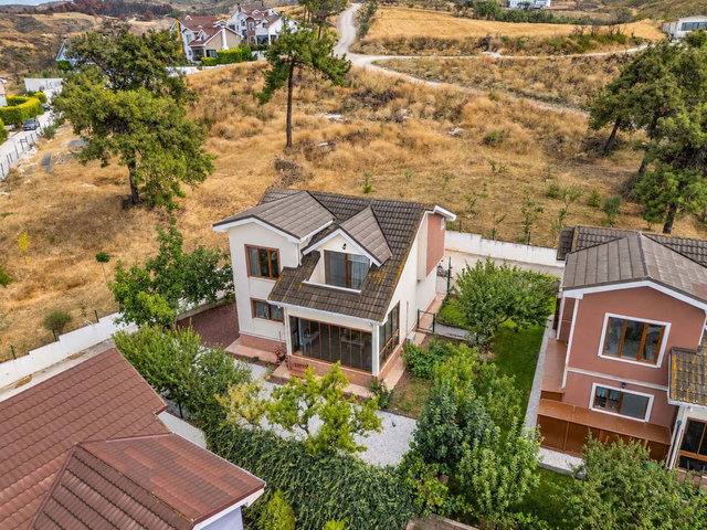 ÇANAKKALE MERKEZ ŞEHİR VE BOĞAZ MANZARALI SATILIK MÜSTAKIL VİLLA
