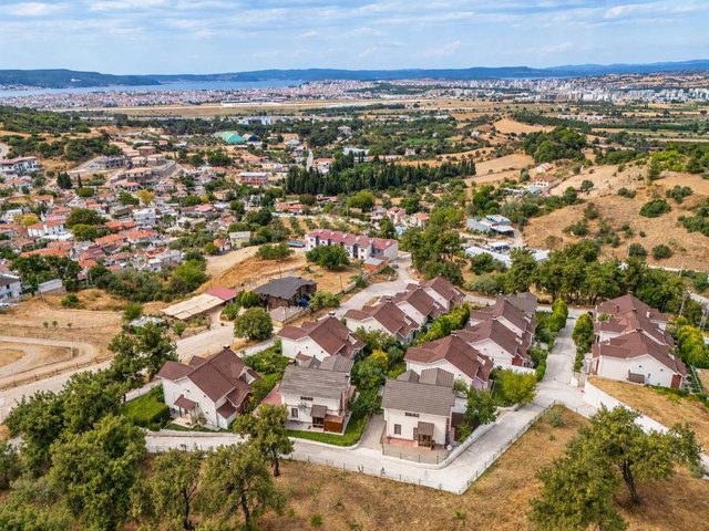 ÇANAKKALE MERKEZ ŞEHİR VE BOĞAZ MANZARALI SATILIK MÜSTAKIL VİLLA