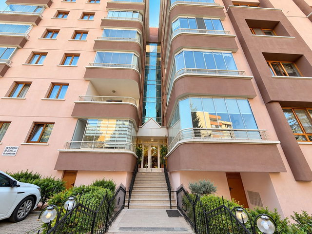KIZILIRMAK MAHALLESİ MERKEZİ KONUMDA SATILIK 4+1 ARA KAT DAİRE