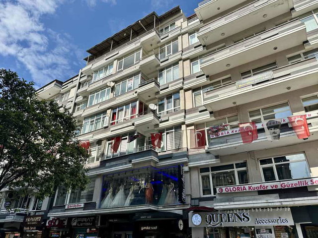 SAMET'TEN ÇIFTLIK CADDESI'NE CEPHE SATILIK DAIRE