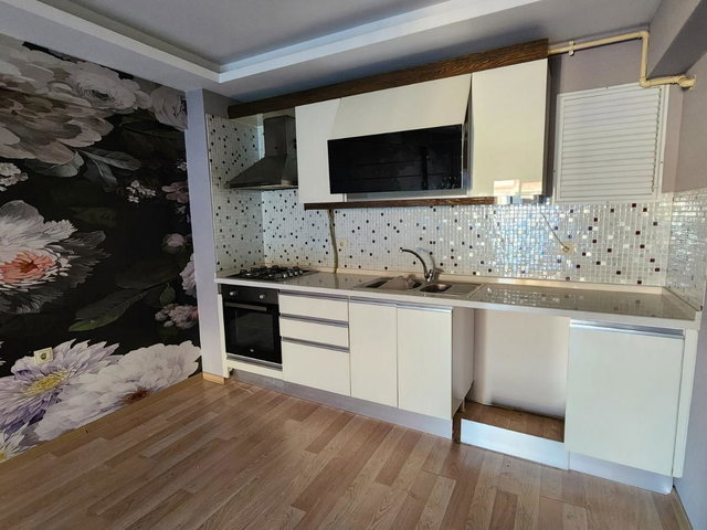 KARŞIYAKA DEDEBAŞI MAHALLESİNDE GENİŞ SOKAKTA 1+1 SATILIK DAİRE