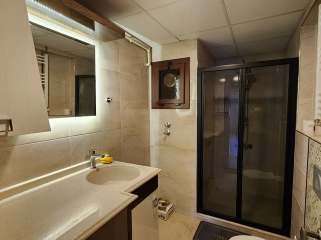 KARŞIYAKA DEDEBAŞI MAHALLESİNDE GENİŞ SOKAKTA 1+1 SATILIK DAİRE