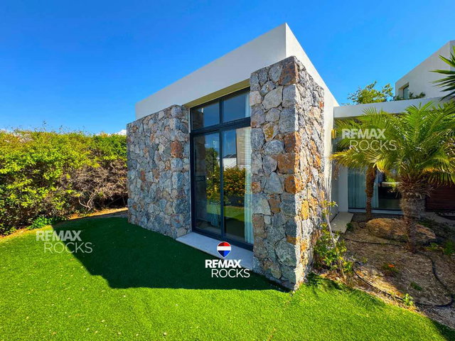 DENIZ KENARINDAKI VILLA LAVANTA, ESKI ÖRNEK EV, ŞIMDI SATIŞTA!