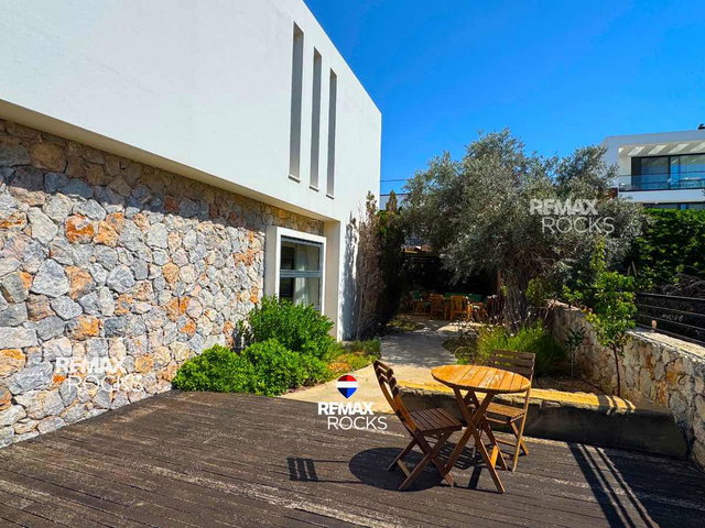 DENIZ KENARINDAKI VILLA LAVANTA, ESKI ÖRNEK EV, ŞIMDI SATIŞTA!