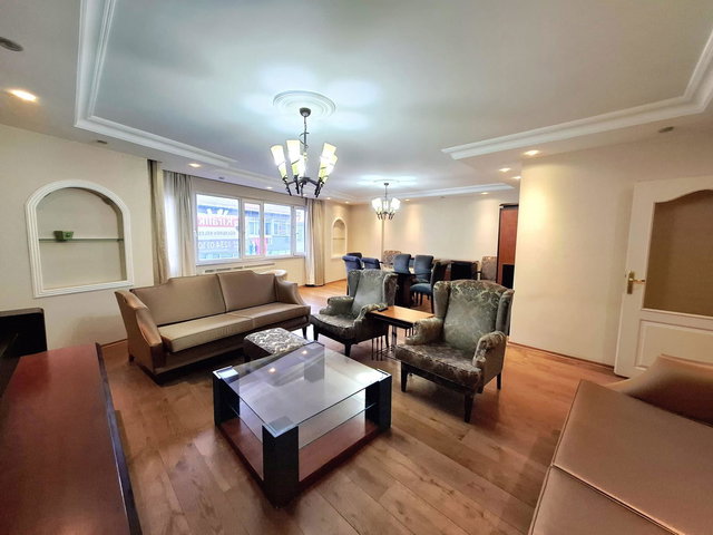 ŞİŞLİ SIRACEVİZLER CADDESİ ÜZERİNDE  ASANSÖRLÜ  EŞYALI  KİRALIK  4+1 ARA KAT DAİRE