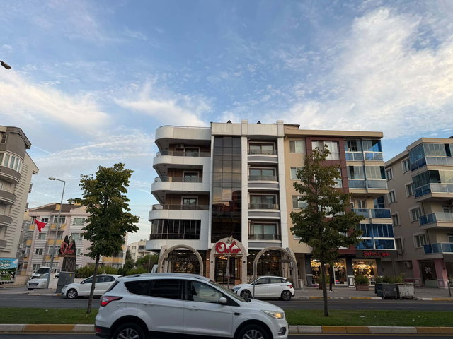 RE/MAX YAZ'DAN SAVAŞTEPE CADDESİ ÜZERİ 3+1 KİRALIK DAİRE