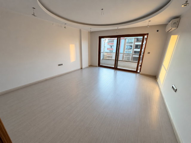 RE/MAX YAZ'DAN SAVAŞTEPE CADDESİ ÜZERİ 3+1 KİRALIK DAİRE