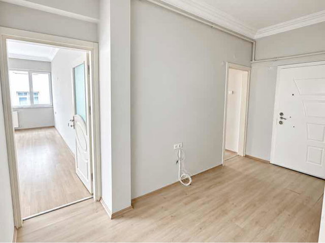 REMAX BARLAS GÜRLER'DEN KADIKÖY'DE KİRALIK İÇİ YAPILI 2+1 DAİRE