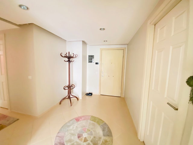 AKDENIZ EVLERI'NDE TERASLI 3,5+1 167 M² SATILIK ARA KAT DAIRE