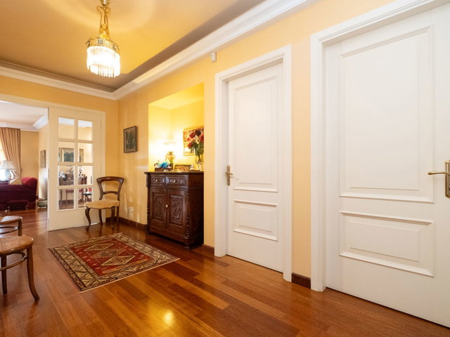 FENERBAHÇE BAĞDAT CADDESİNDE 200M2 SATILIK DAİRE