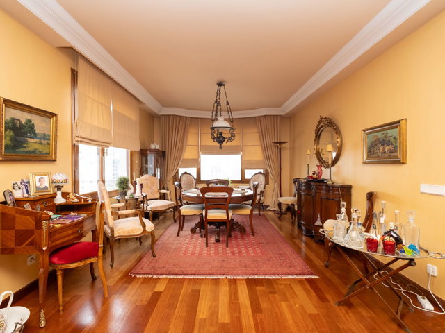 FENERBAHÇE BAĞDAT CADDESİNDE 200M2 SATILIK DAİRE