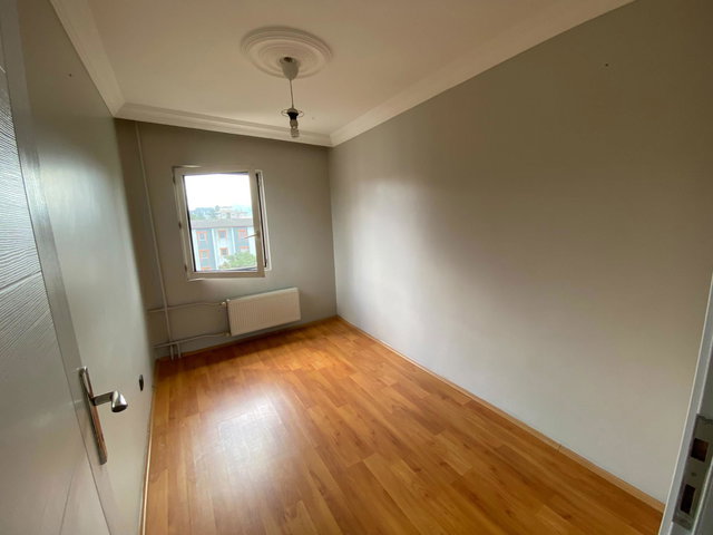 YAHYAKAPTAN NECİP FAZIL CADDESİNDE BAKIMLI KİRALIK DAİRE