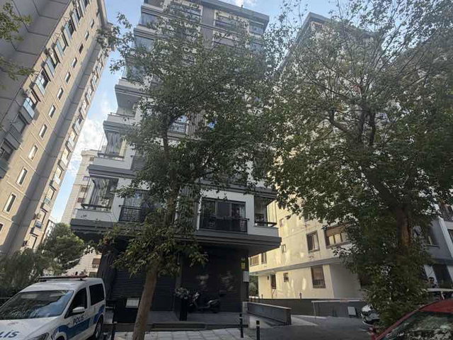 KOZYATAĞI KURUKUYU SOKAKTA 2+1 KULLANIŞLI ETRAFI AÇIK SATILIK