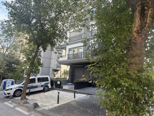 KOZYATAĞI KURUKUYU SOKAKTA 2+1 KULLANIŞLI ETRAFI AÇIK SATILIK