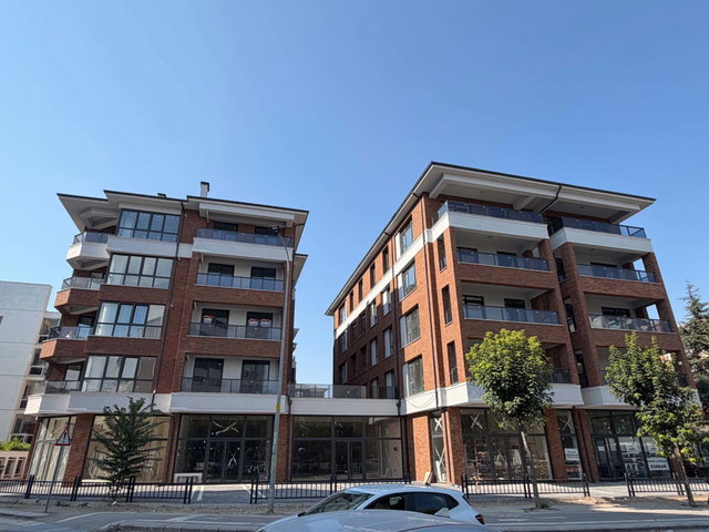 ESKİŞEHİR YENİBAĞLAR MAH.ETİ CAD.KAYA LIFE APT KİRALIK OTOPARKLI
