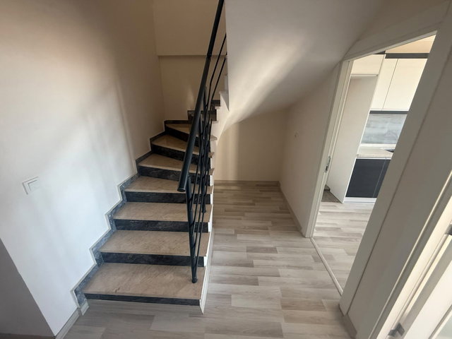ÇAYIROVA EMEK'TE DENIZ MANZARALI 4+1 DUBLEKS, 185M², TERASLI