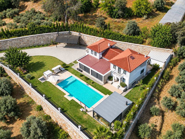 BİRGİ’DE DOĞA VE TARİHİN İÇİNDE ÖZEL TASARIM HAVUZLU 5+2 SATILIK VİLLA