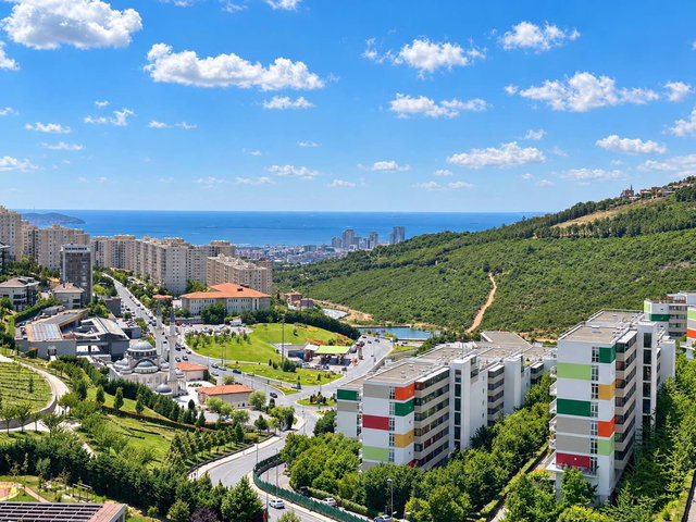 ÖZLEM KILIÇ REMAX- FUAYE TURKUAZ İÇI BAKIMLI , EBV. BANYOLU 2+1